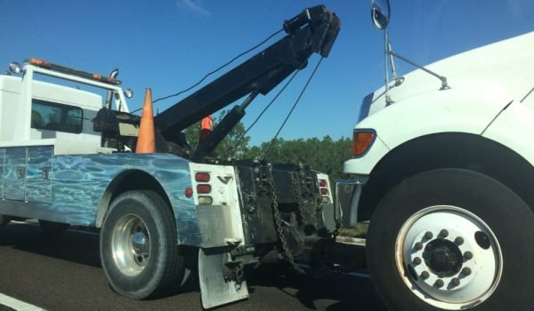 Roadside-assistance-using-winch-out-service-1024x597